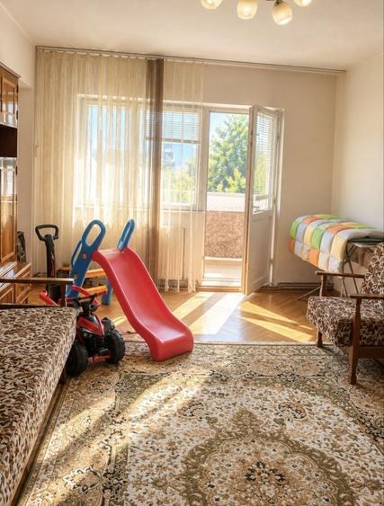 Apartament cu 4 camere decomandat în Central