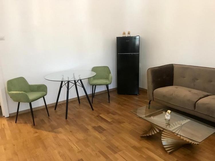 Apartament cu 2 camere semidecomandat, mobilat în Calea Victoriei
