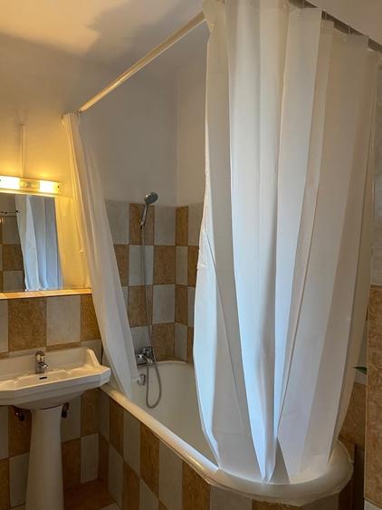 Apartament cu 3 camere semidecomandat în Cotroceni