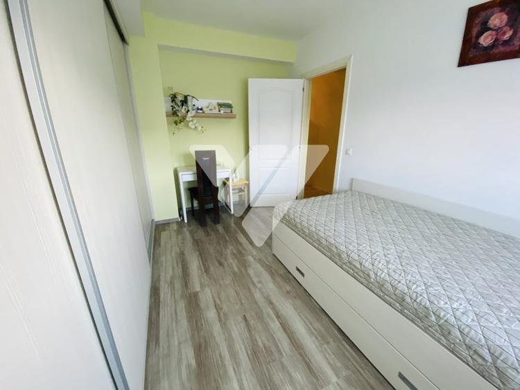 Apartament cu 4 camere decomandat, mobilat în Turnișor