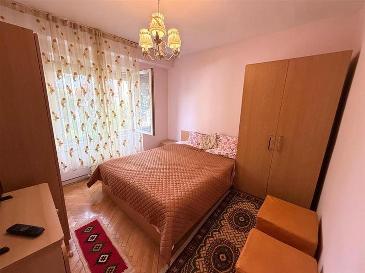 Apartament cu 3 camere decomandat în Valenta