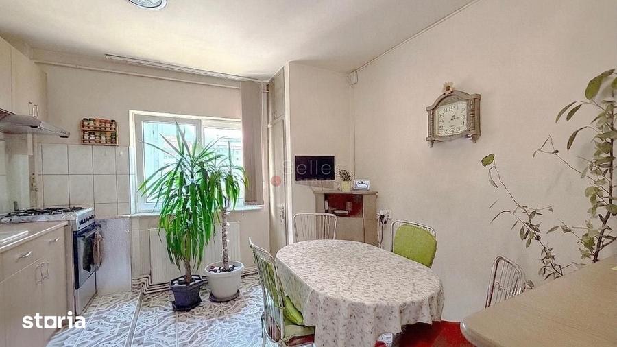Apartament cu 3 camere în Florilor