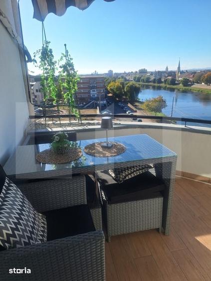 Apartament cu 4 camere decomandat în Girocului