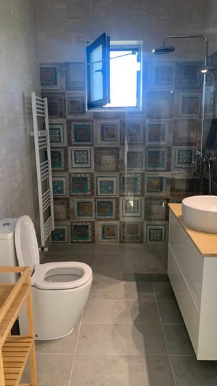 Apartament cu 3 camere semidecomandat în Florești