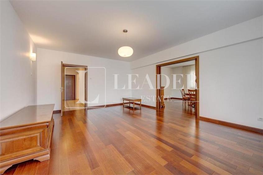 Apartament cu 4 camere semidecomandat, mobilat în Dacia