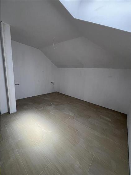 Casă cu 5 camere cu Teren 500 Mp în Sântandrei