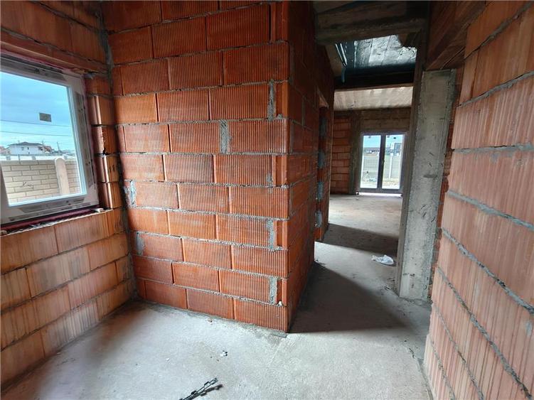 Duplex cu 4 camere cu Canalizare în Moșnița Veche