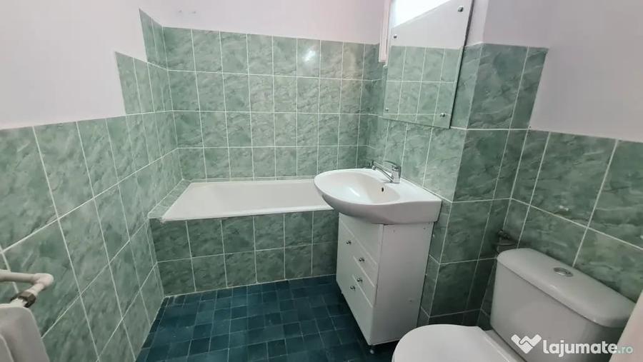 Apartament cu 3 camere decomandat în Sud