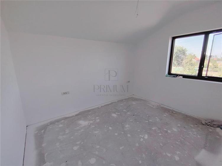 Duplex cu 3 camere cu Canalizare în Albina