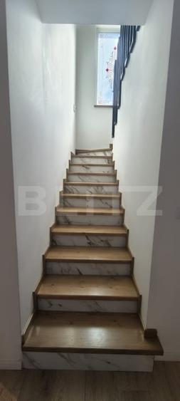 Casă individuală cu 5 camere cu Canalizare în Bucium