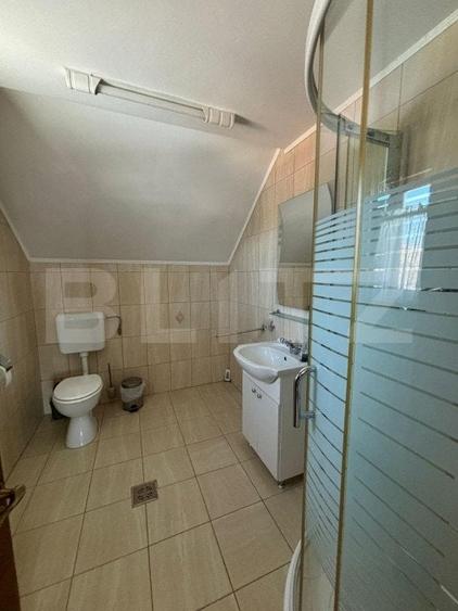Casă individuală cu 7 camere cu Garaj în Exterior Est