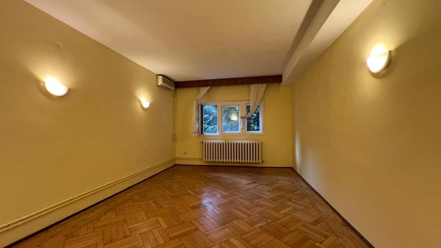 Casă individuală cu 6 camere cu Canalizare în Domenii