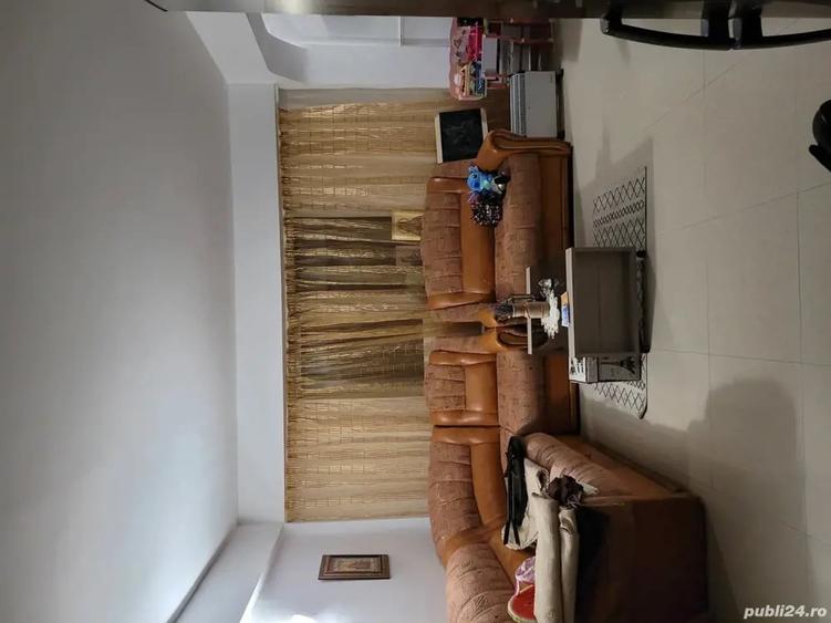 Apartament cu 3 camere decomandat în Schitu