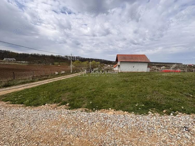 Teren de 500 mp, în Păușa