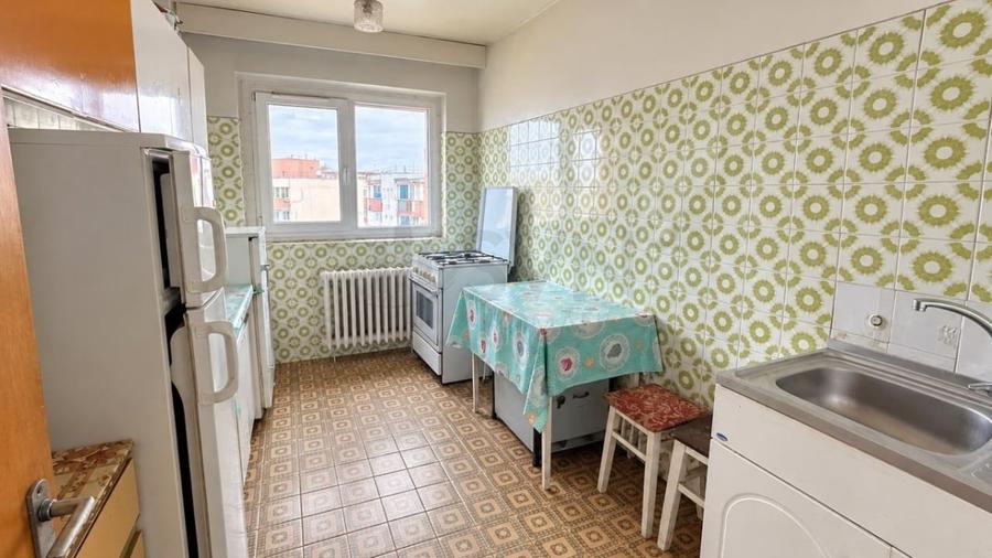 Apartament cu 3 camere semidecomandat, mobilat în Lacul Tei