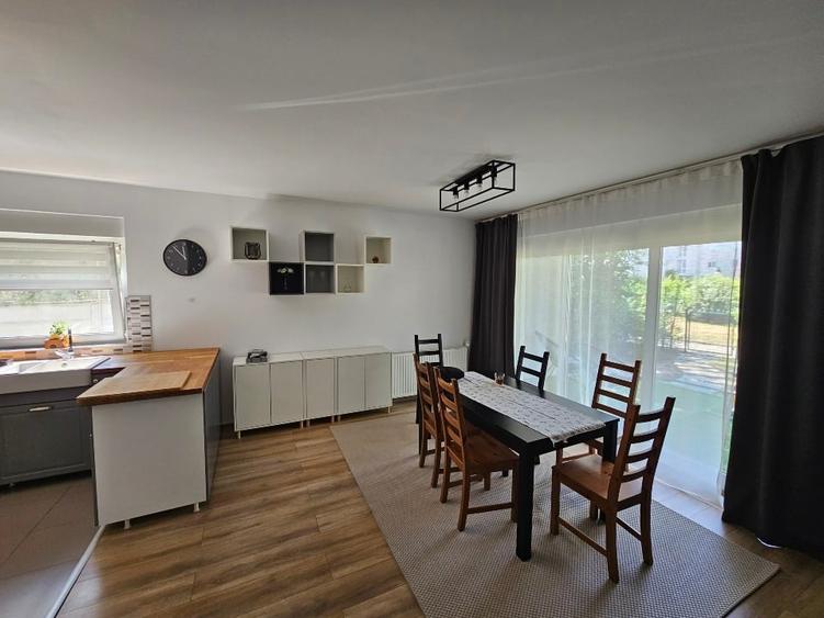 Apartament cu 3 camere decomandat, mobilat în Central