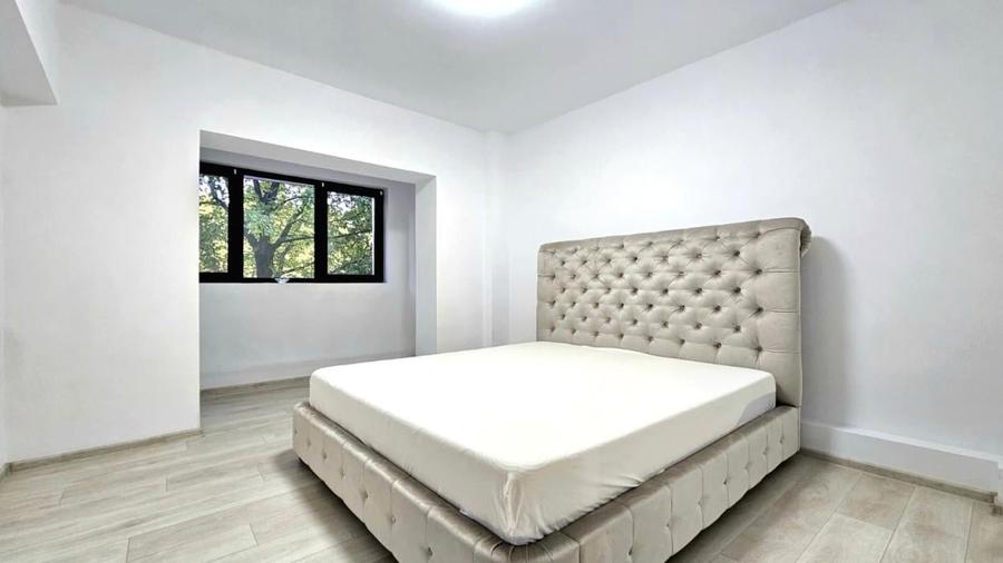 Apartament cu 3 camere decomandat, mobilat în Păcii