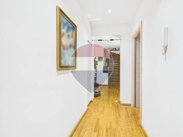 Penthouse cu 7 camere, mobilat în Periferie