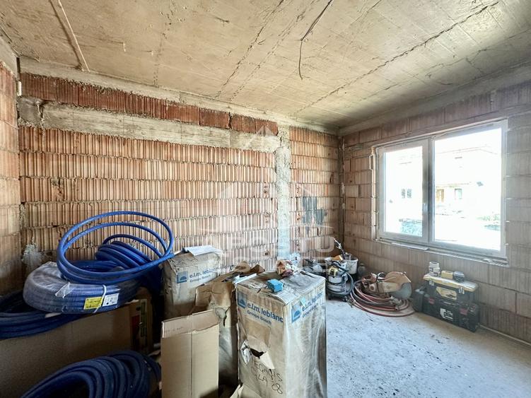 Duplex cu 5 camere cu Canalizare în Dumbrăvița