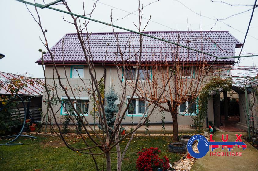 Casă individuală cu 5 camere cu Canalizare în Central