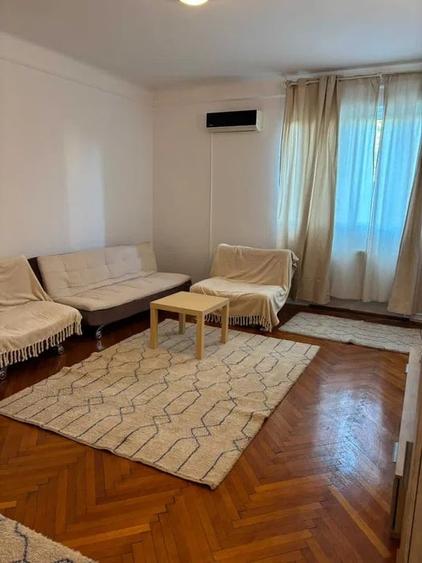 Apartament cu 3 camere, mobilat în P-ța Romană