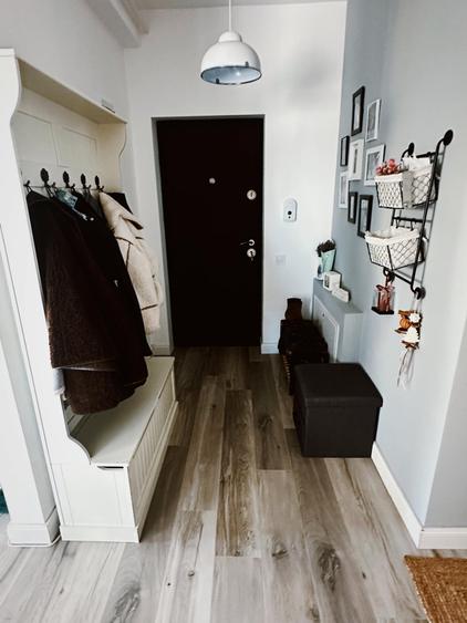 Apartament cu 3 camere decomandat, mobilat în Florești