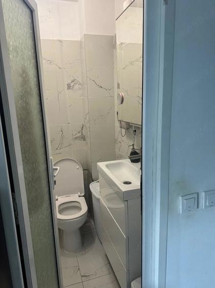 Apartament cu 3 camere semidecomandat în Titan