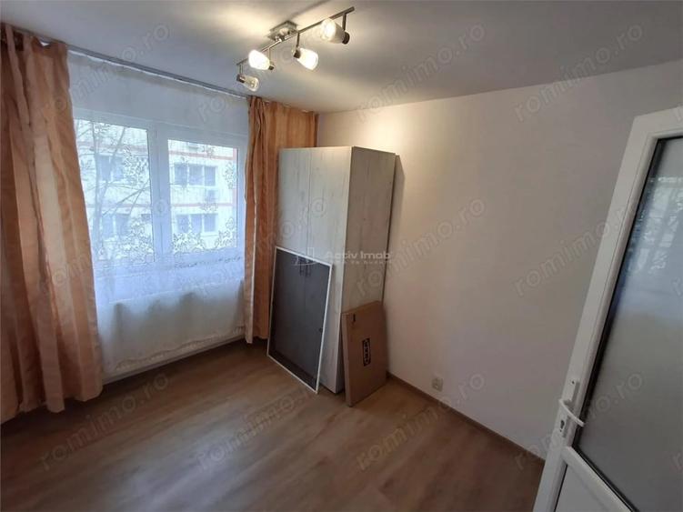 Apartament cu 3 camere semidecomandat în Micro III