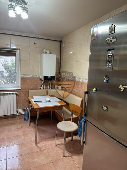 Apartament cu 3 camere decomandat, mobilat în Anda