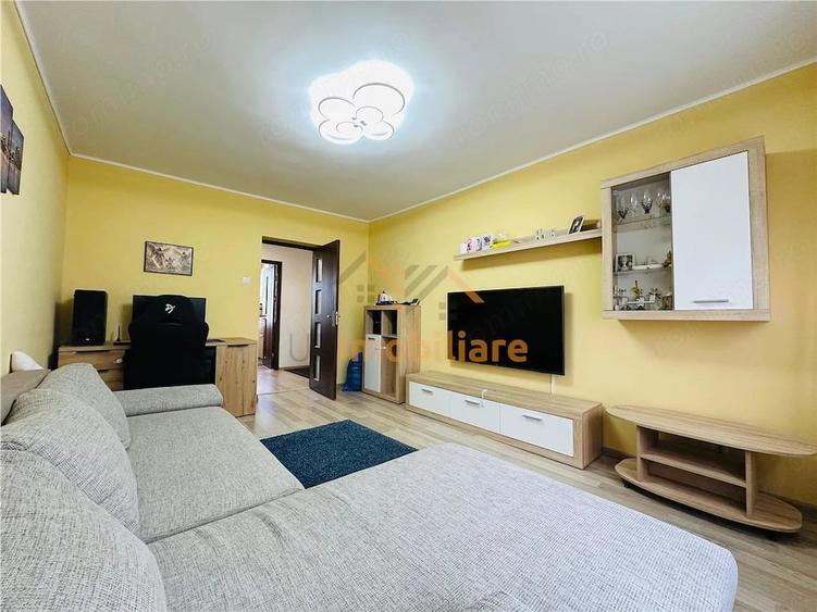 Apartament cu 3 camere decomandat în Rogerius