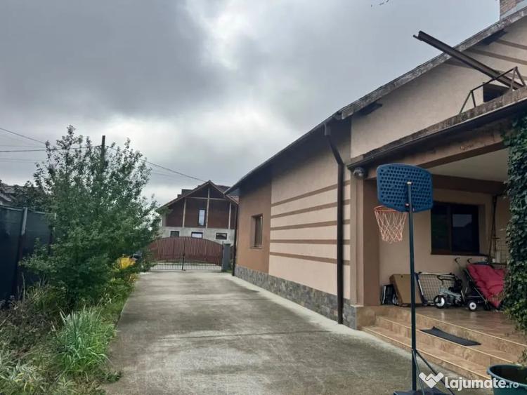Casă cu 5 camere cu Teren 1000 Mp în Săsar