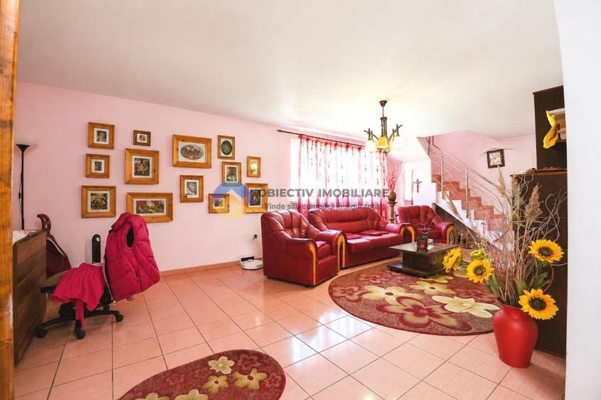 Casă cu 4 camere cu Teren 1800 Mp în Central