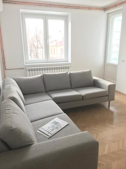 Apartament semidecomandat în Est