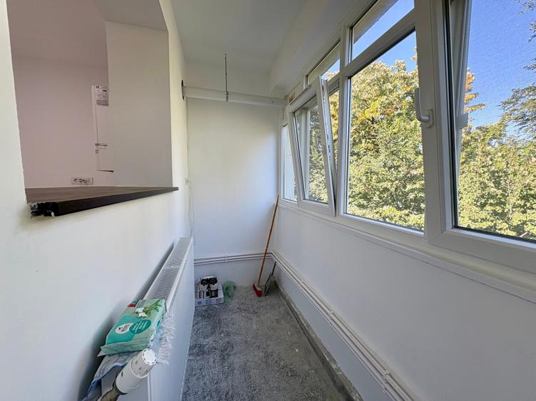 Apartament cu 3 camere semidecomandat în Alexandru Obregia