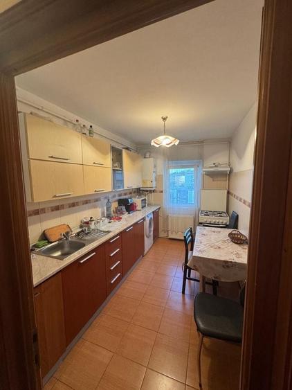 Apartament cu 3 camere decomandat în Central