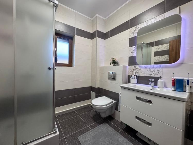 Casă individuală cu 5 camere cu Canalizare în Ovidiu