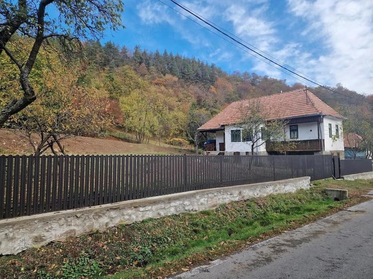 Casă cu 2 camere cu Teren 2054 Mp în Atia