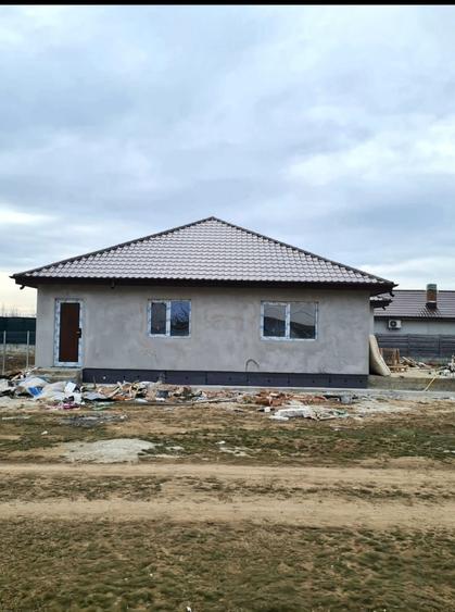 Casă cu 4 camere în Adunații-Copăceni