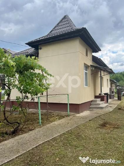 Casă cu 3 camere cu Teren 1140 Mp în Central