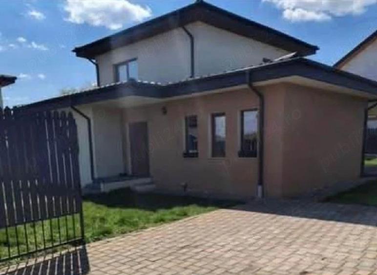 Casă cu Teren 500 Mp în Balciu