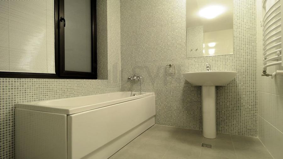 Apartament cu 3 camere semidecomandat, mobilat în Pipera