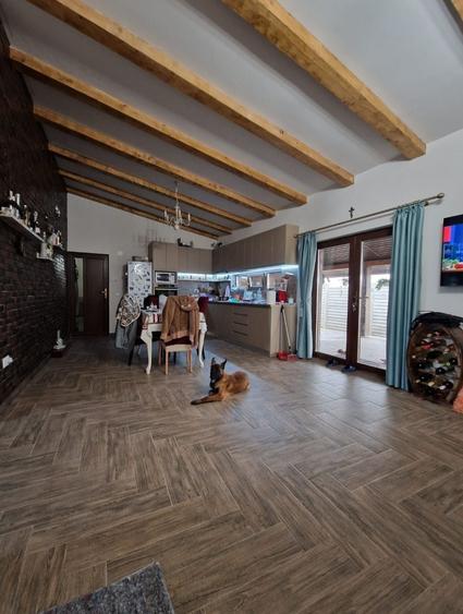 Casă cu 3 camere în Dobreni
