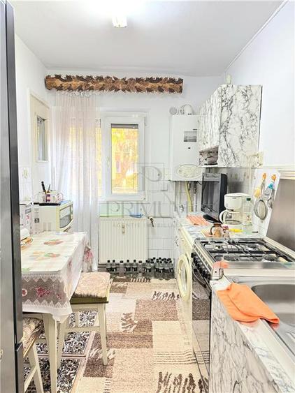 Apartament cu 2 camere semidecomandat, mobilat în Dâmbovița