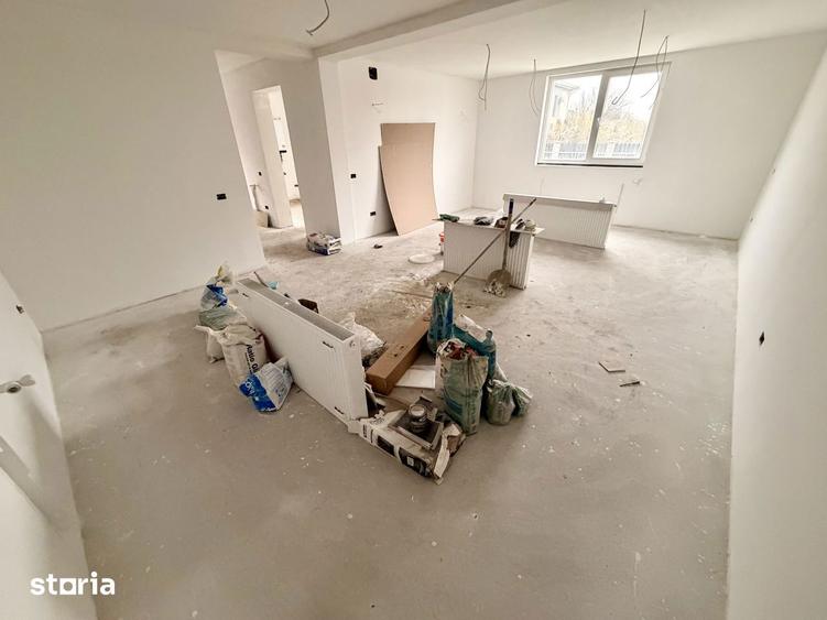 Casă cu 4 camere cu Teren 270 Mp în Glina