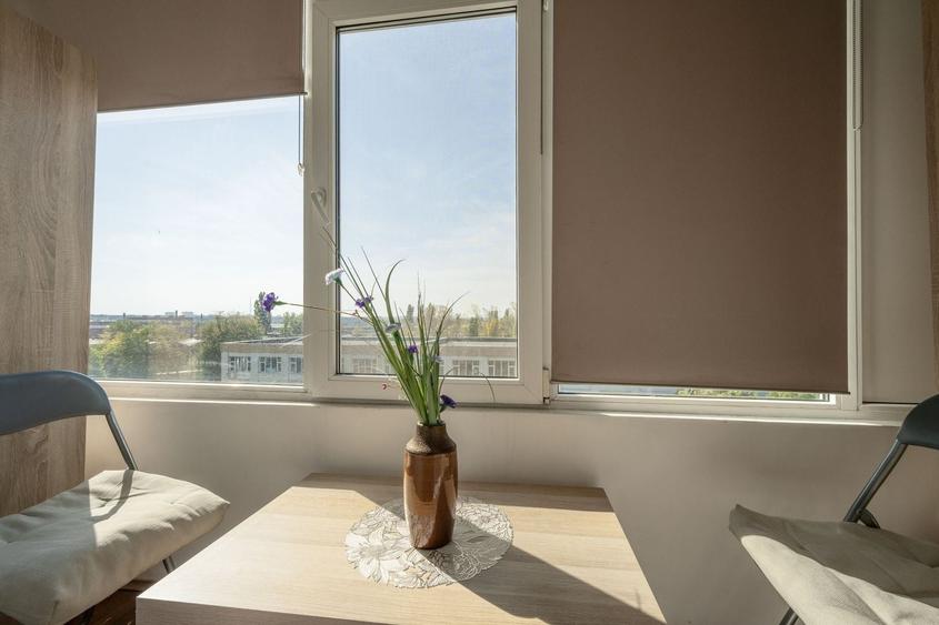 Apartament cu 2 camere semidecomandat, mobilat în 1 Mai