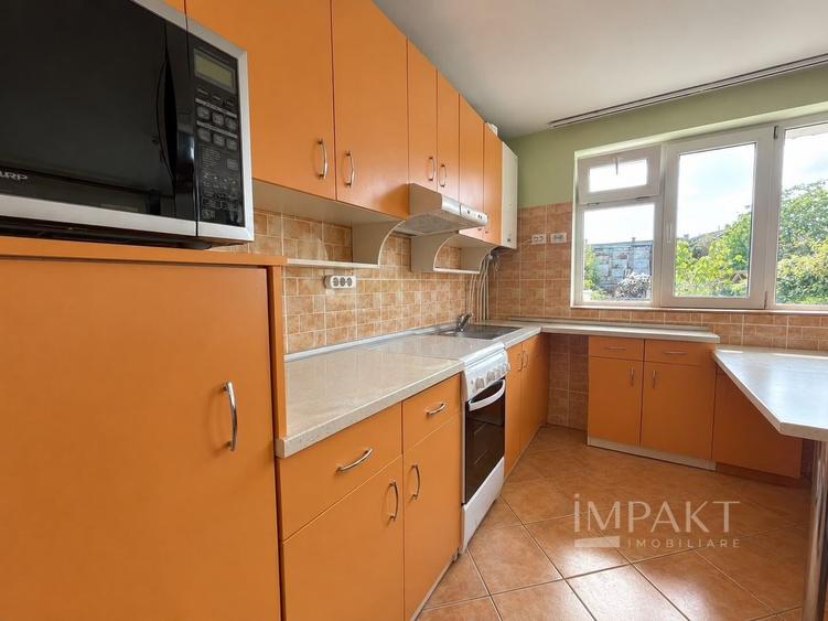 Apartament cu 2 camere semidecomandat, mobilat în Bulgaria