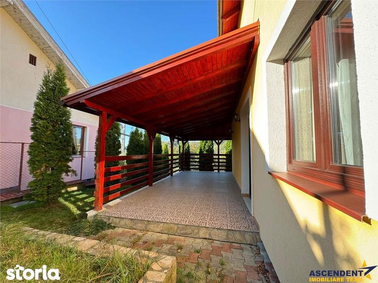 Casă cu 6 camere cu Teren 500 Mp în Corunca