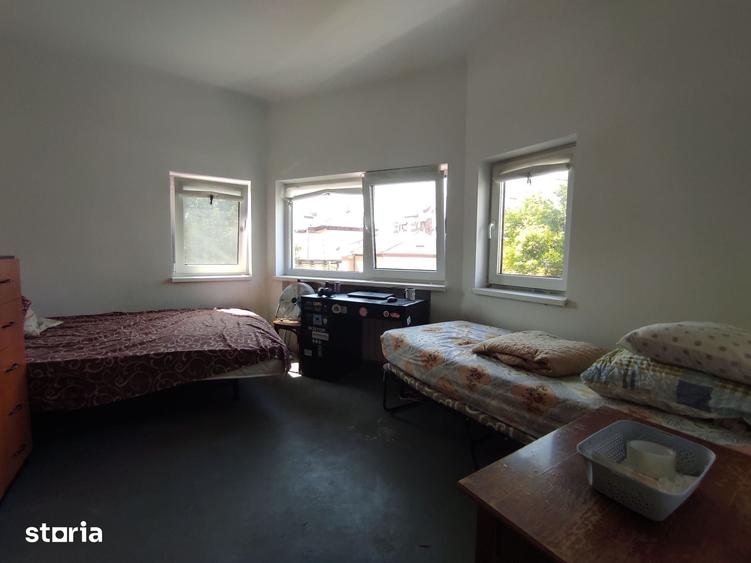 Apartament cu 4 camere decomandat în Iancului