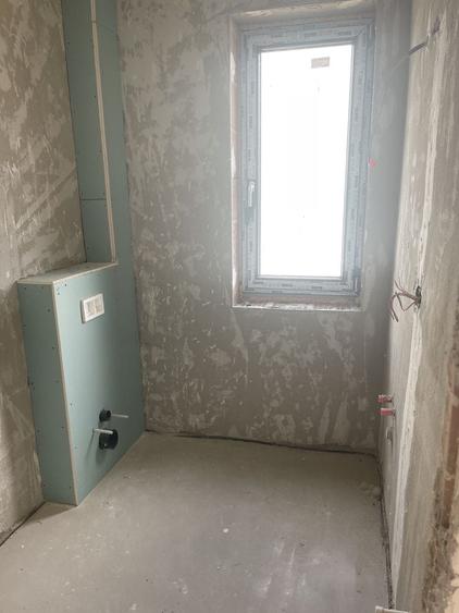 Apartament cu 3 camere semidecomandat în Dara