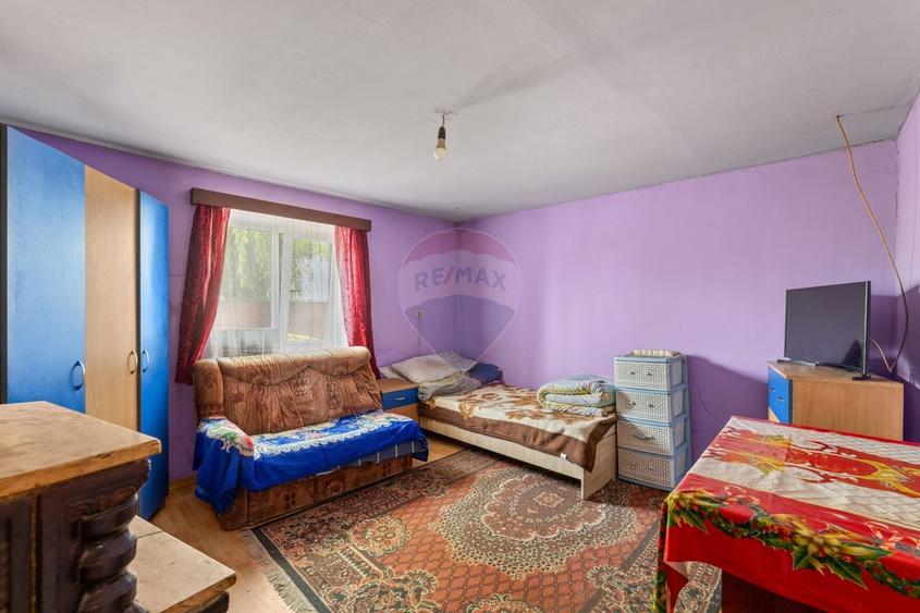 Casă individuală cu 4 camere cu Teren 2422 Mp în Șiria